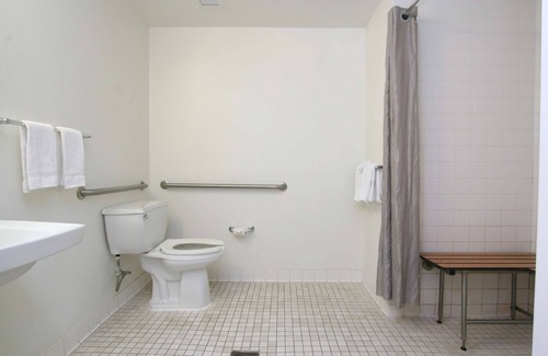 Burlington Hotel | Motel 6 Colchester, VT - Burlington