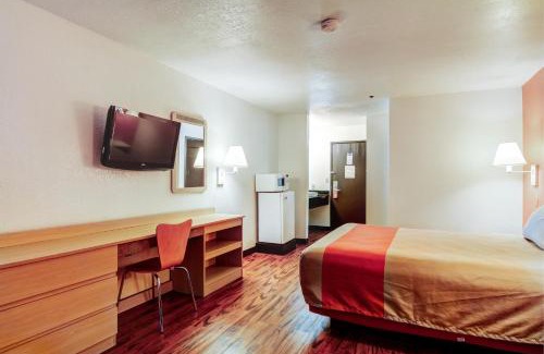 Columbia Hotel | Motel 6-Columbia, MO - East