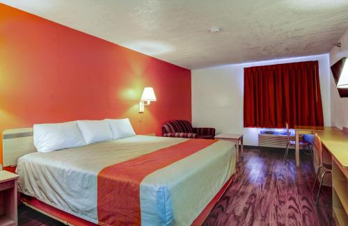 Columbia Hotel | Motel 6-Columbia, MO - East