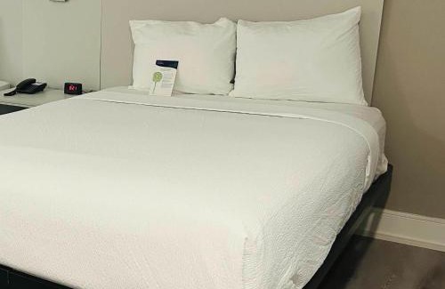 Cornwall Hotel | Motel 6 Cornwall, ON