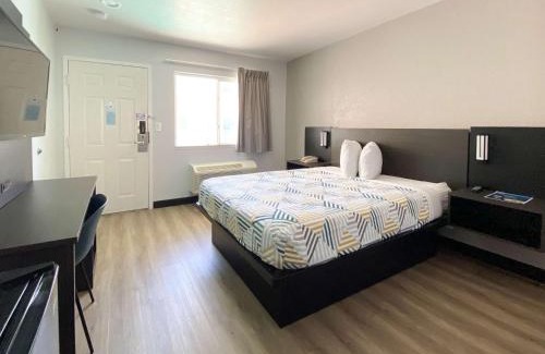 Halecrest Hotel | Motel 6-Costa Mesa, CA