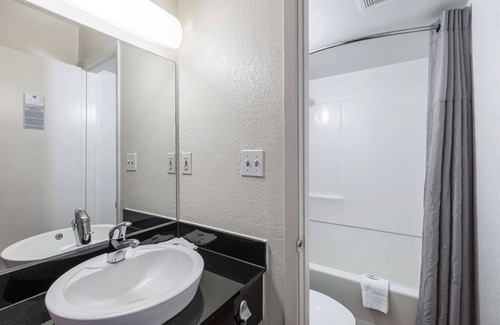 Council Bluffs Hotel | Motel 6 Council Bluffs, IA - Omaha East