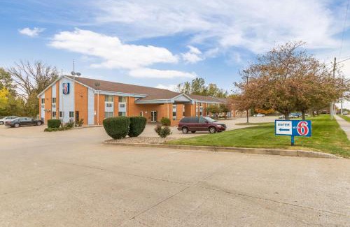 Quad Cities Hotel | Motel 6-Davenport, IA