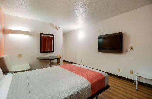 Quad Cities Hotel | Motel 6-Davenport, IA