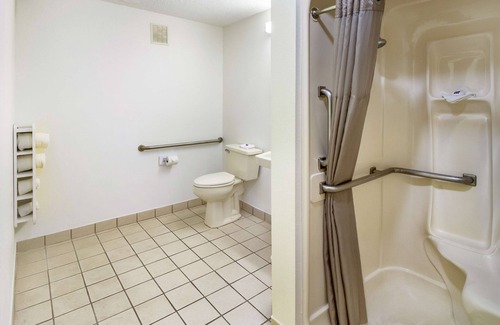 Dayton Hotel | Motel 6 Dayton, OH - Englewood