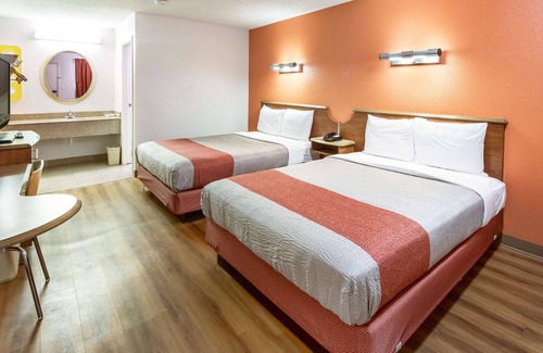 Dayton Hotel | Motel 6 Dayton, OH - Englewood