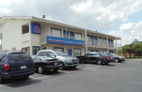 Denton Hotel | Motel 6 Denton, TX - UNT