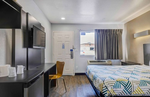 Denton Hotel | Motel 6 Denton, TX - UNT