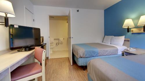 Berwick Hotel | Motel 6-Des Moines, IA - North
