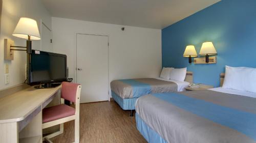 Berwick Hotel | Motel 6-Des Moines, IA - North