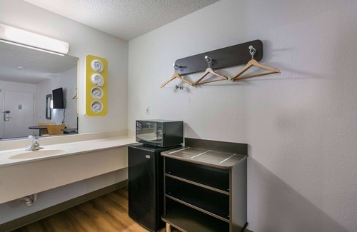 Dothan Hotel | Motel 6 Dothan, AL