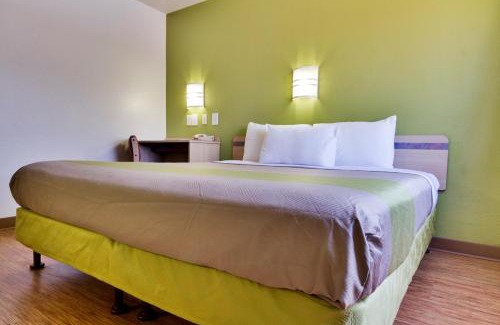 Duncanville Hotel | Motel 6-Duncanville, TX - Dallas