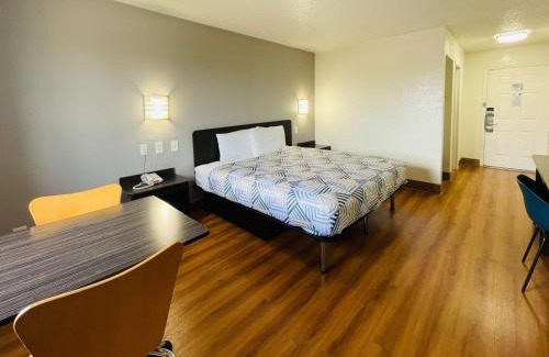 Duncanville Hotel | Motel 6-Duncanville, TX - Dallas