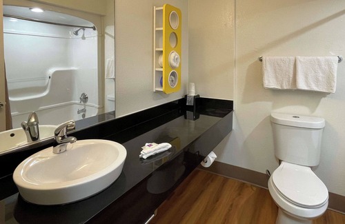 Duncanville Hotel | Motel 6 Duncanville, TX - Dallas