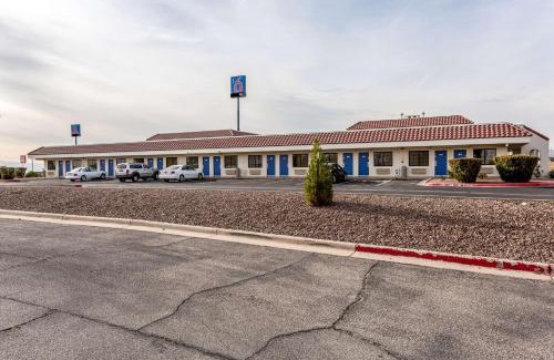 Biggs Field Hotel | Motel 6-El Paso, TX - East