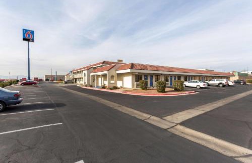Biggs Field Hotel | Motel 6-El Paso, TX - East