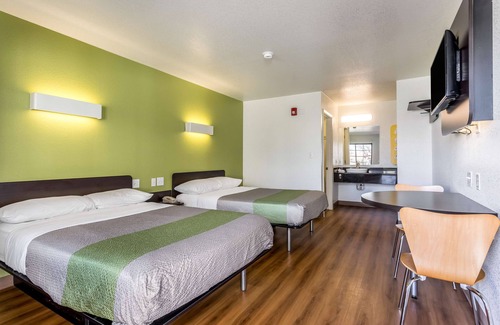 Biggs Field Hotel | Motel 6 El Paso, TX - East
