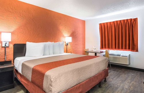 Elk Grove Village Hotel | Motel 6 Elk Grove Village, IL