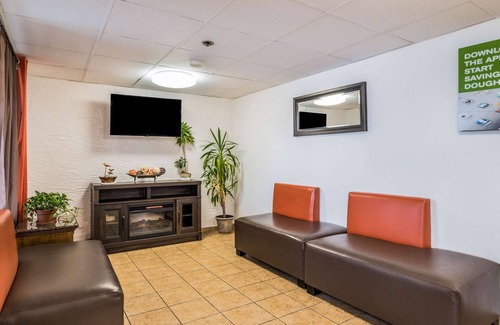 Elk Grove Village Hotel | Motel 6 Elk Grove Village, IL