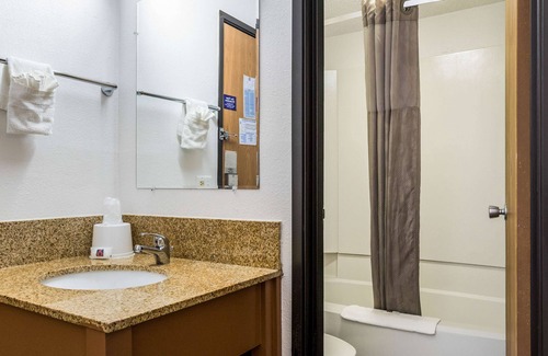 Elk Grove Village Hotel | Motel 6 Elk Grove Village, IL