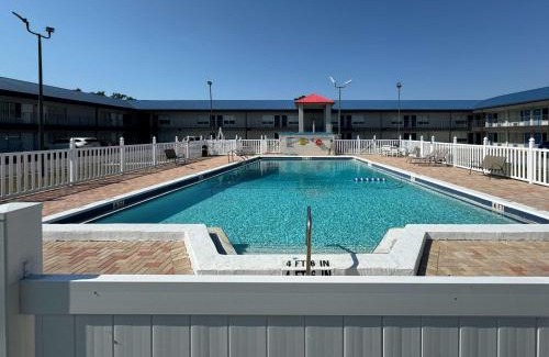 Englewood South Hotel | Motel 6 Englewood, FL