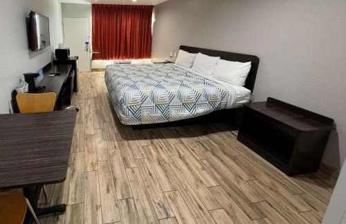 Englewood South Hotel | Motel 6 Englewood, FL