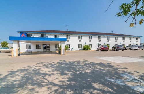 Fargo Hotel | Motel 6-Fargo, ND - South