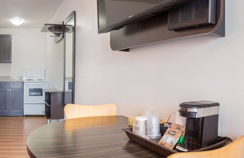 Fort Nelson Hotel | Motel 6 Fort Nelson, BC