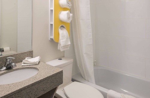 Fort St. John Hotel | Motel 6 Fort St. John, BC