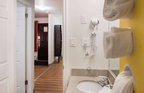 Fort St. John Hotel | Motel 6 Fort St. John, BC