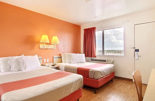 Fort Stockton Hotel | Motel 6 Fort Stockton, TX