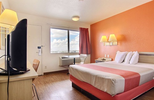 Fort Stockton Hotel | Motel 6 Fort Stockton, TX