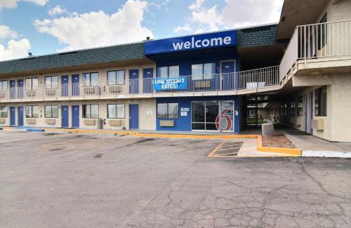 Fort Stockton Hotel | Motel 6-Fort Stockton, TX