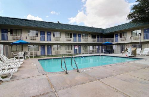 Fort Stockton Hotel | Motel 6-Fort Stockton, TX