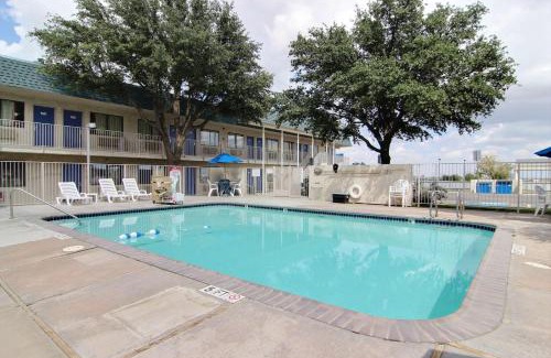 Fort Stockton Hotel | Motel 6-Fort Stockton, TX