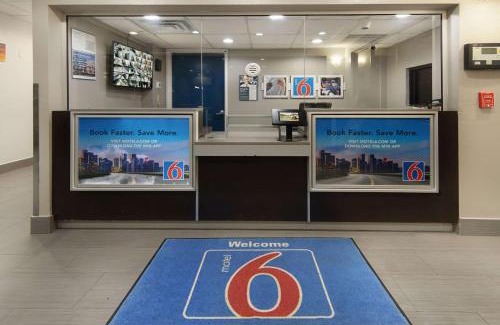 West Meadowbrook Hotel | Motel 6-Fort Worth, TX - Downtown East