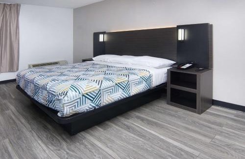 West Meadowbrook Hotel | Motel 6-Fort Worth, TX - Downtown East