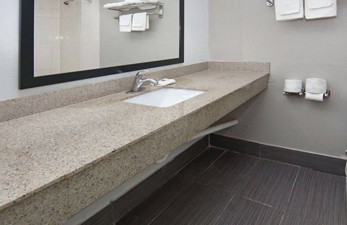 West Meadowbrook Hotel | Motel 6 Fort Worth, TX - Downtown East
