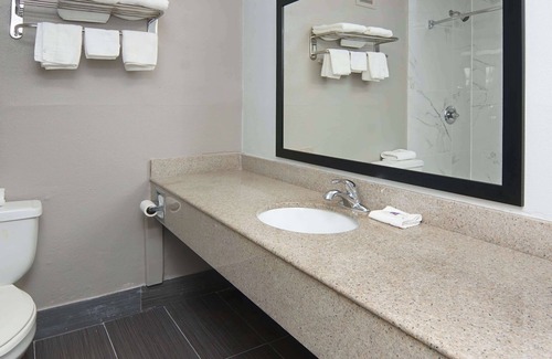 West Meadowbrook Hotel | Motel 6 Fort Worth, TX - Downtown East