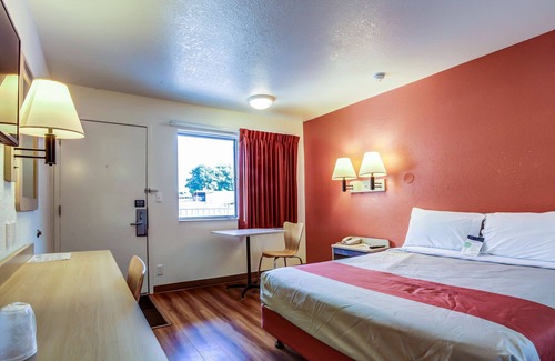Grants Pass Hotel | Motel 6 Grants Pass, OR