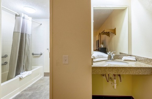 Grove City Hotel | Motel 6 Grove City, OH