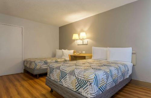 Hayward Hotel | Motel 6 Hayward, CA- Silicon Valley Gateway