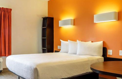 Headingley Hotel | Motel 6-Headingley, MB - Winnipeg West