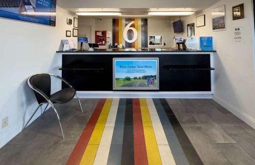 Janesville Hotel | Motel 6-Janesville, WI