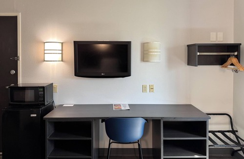 Joliet Hotel | Motel 6 Joliet, IL - Chicago - I-55