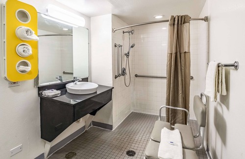 Joliet Hotel | Motel 6 Joliet, IL - I-80