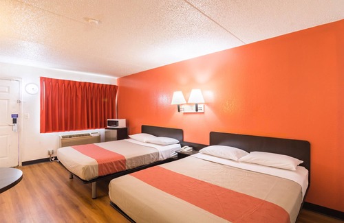 Joliet Hotel | Motel 6 Joliet, IL - I-80