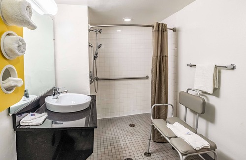 Joliet Hotel | Motel 6 Joliet, IL - I-80