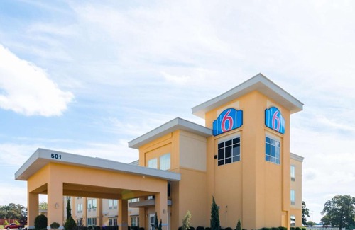 Joshua Hotel | Motel 6-Joshua, TX