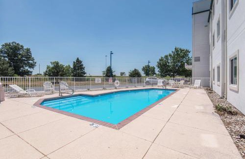 Junction City Hotel | Motel 6-Junction City, KS